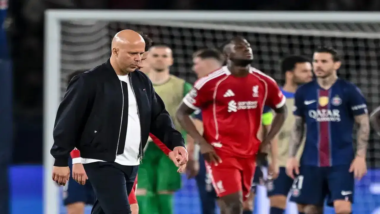 سلوت يرفض عرضًا من أحد كبار أوروبا للاستمرار مع ليفربول
